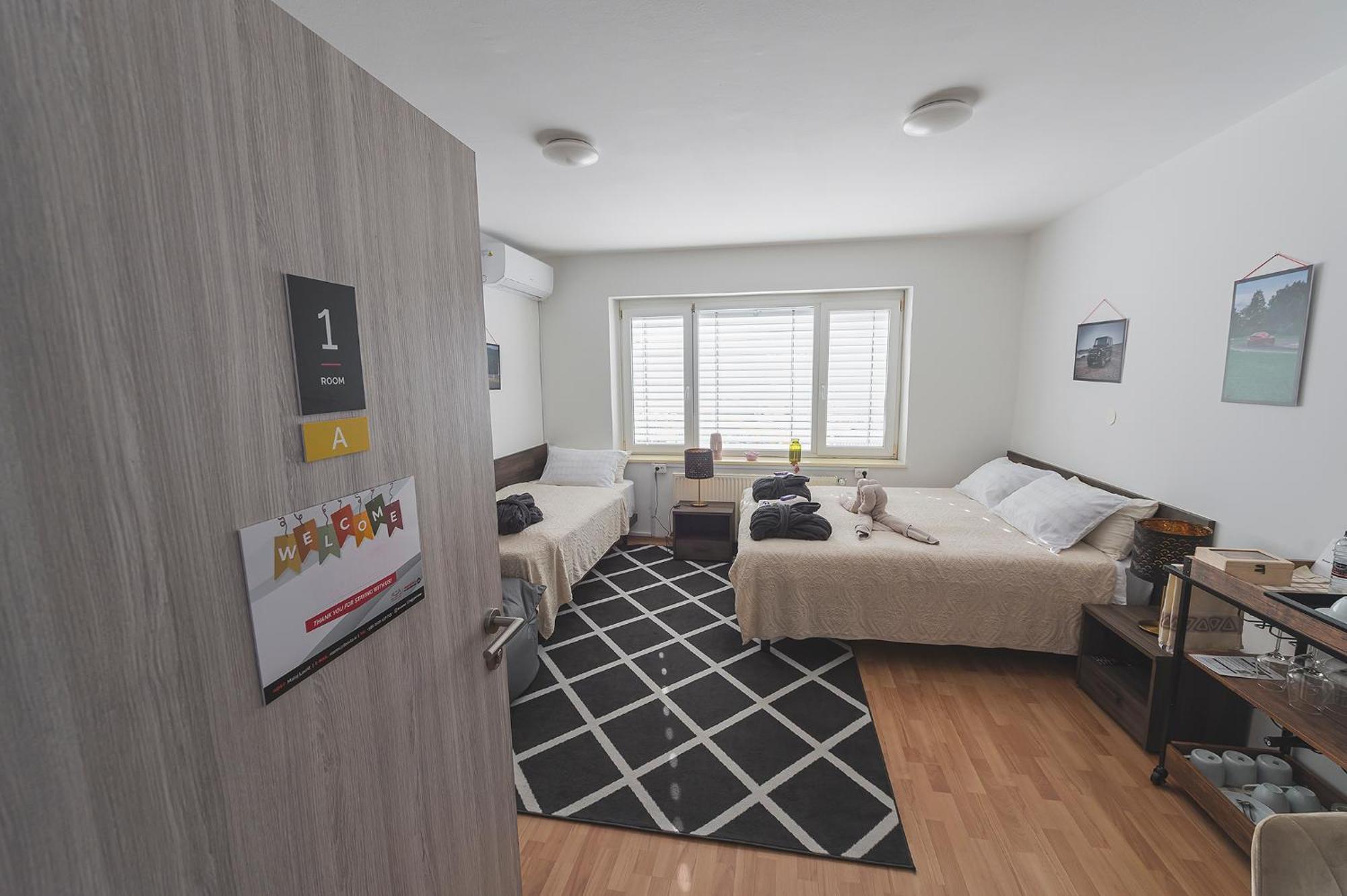 Do Avta Rooms Любляна Екстериор снимка
